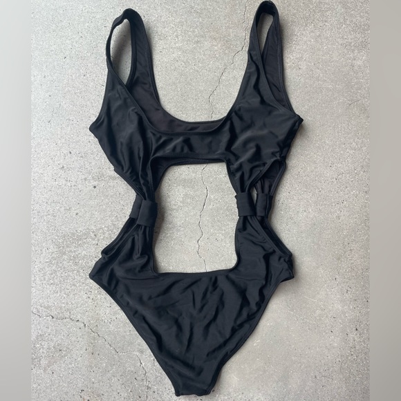 Beach Riot One Piece - Picture 2 of 4